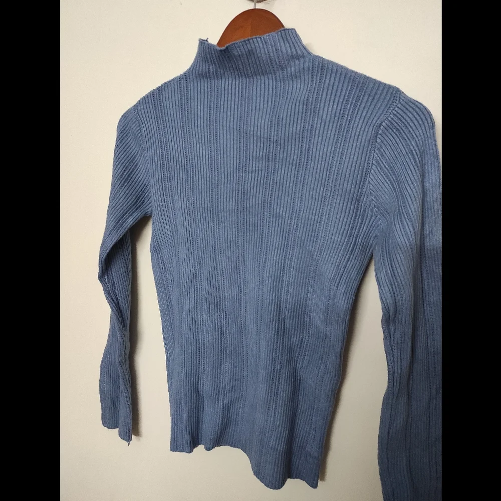 Blue Mock Neck Top (INTERNATIONAL) 💙 - Picture 5 of 8